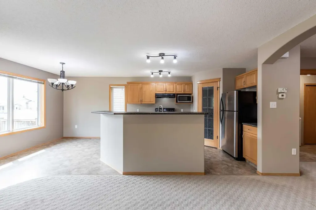55 Vista Close SE Medicine Hat AB T1B 0A9