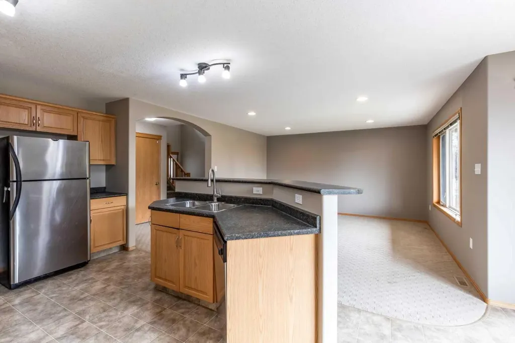 55 Vista Close SE Medicine Hat AB T1B 0A9