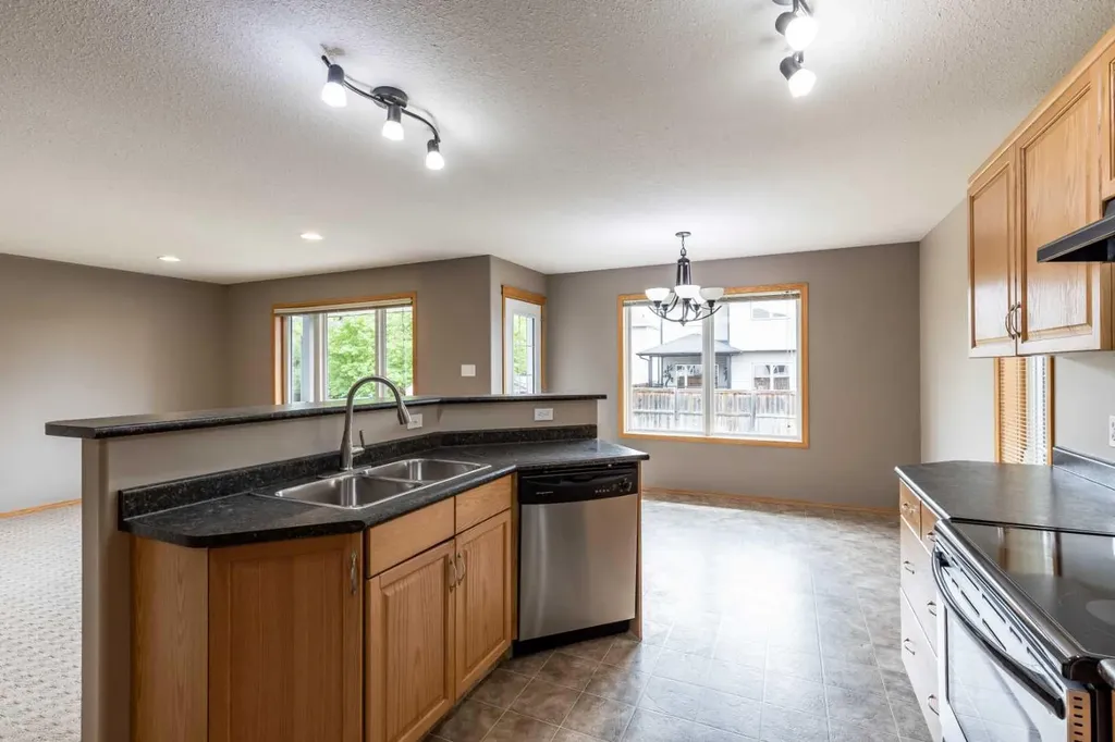 55 Vista Close SE Medicine Hat AB T1B 0A9