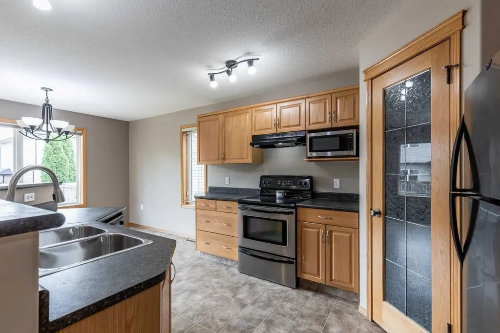 55 Vista Close SE Medicine Hat AB T1B 0A9
