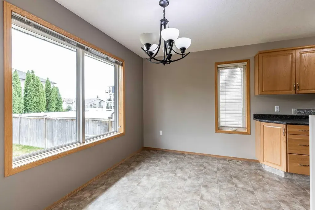 55 Vista Close SE Medicine Hat AB T1B 0A9