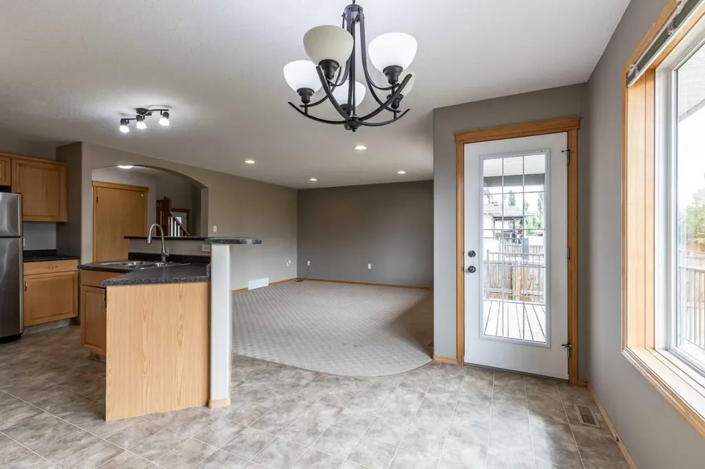 55 Vista Close SE Medicine Hat AB T1B 0A9