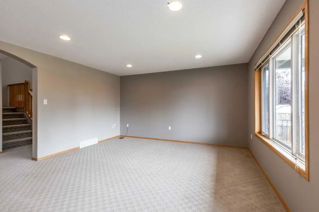 55 Vista Close SE Medicine Hat AB T1B 0A9