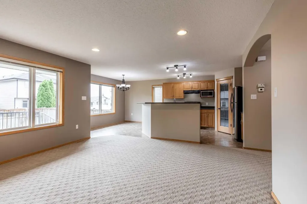 55 Vista Close SE Medicine Hat AB T1B 0A9