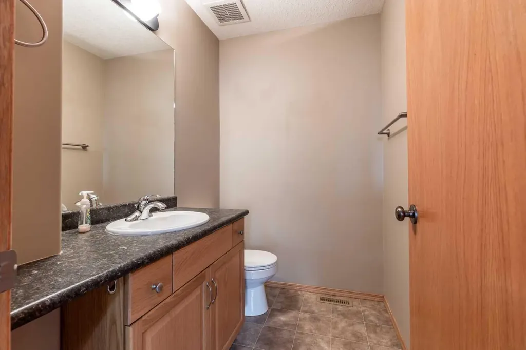 55 Vista Close SE Medicine Hat AB T1B 0A9