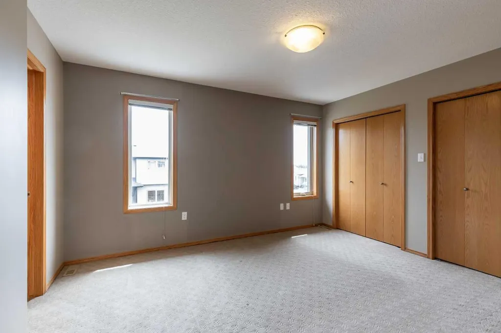 55 Vista Close SE Medicine Hat AB T1B 0A9