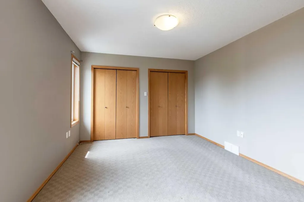 55 Vista Close SE Medicine Hat AB T1B 0A9