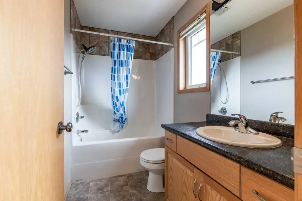 55 Vista Close SE Medicine Hat AB T1B 0A9