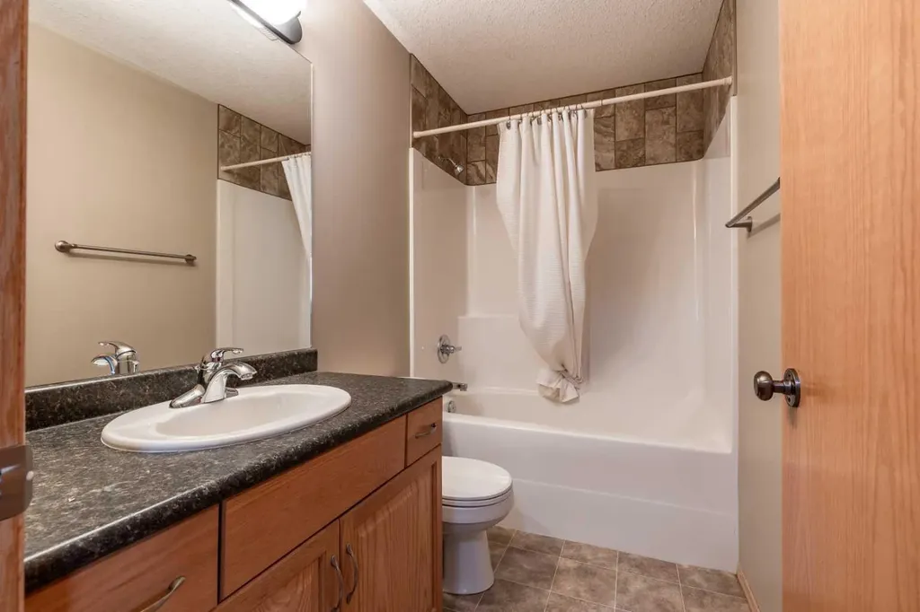 55 Vista Close SE Medicine Hat AB T1B 0A9