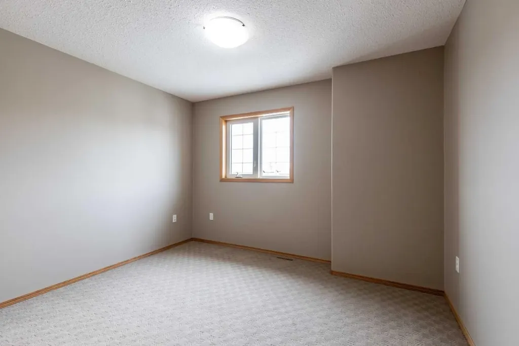 55 Vista Close SE Medicine Hat AB T1B 0A9