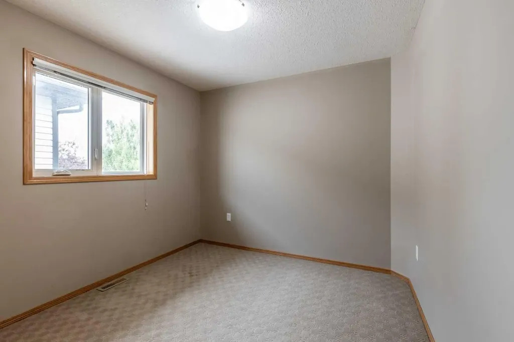 55 Vista Close SE Medicine Hat AB T1B 0A9