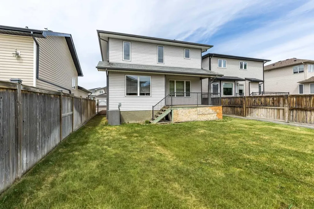 55 Vista Close SE Medicine Hat AB T1B 0A9