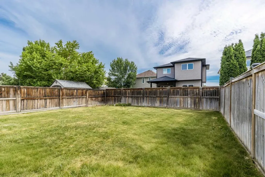 55 Vista Close SE Medicine Hat AB T1B 0A9