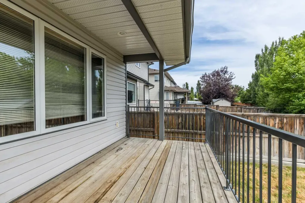 55 Vista Close SE Medicine Hat AB T1B 0A9