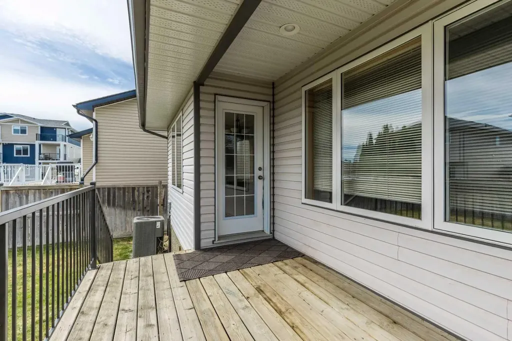 55 Vista Close SE Medicine Hat AB T1B 0A9