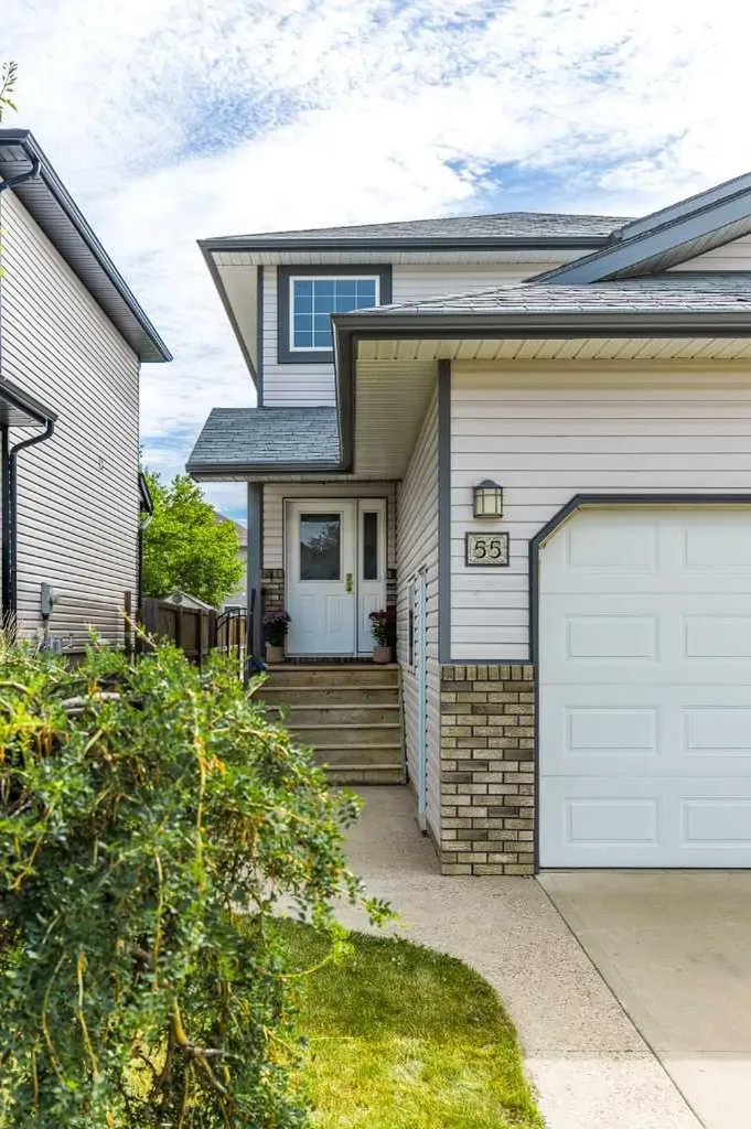 55 Vista Close SE Medicine Hat AB T1B 0A9