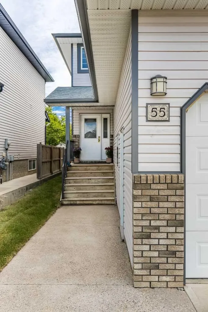 55 Vista Close SE Medicine Hat AB T1B 0A9