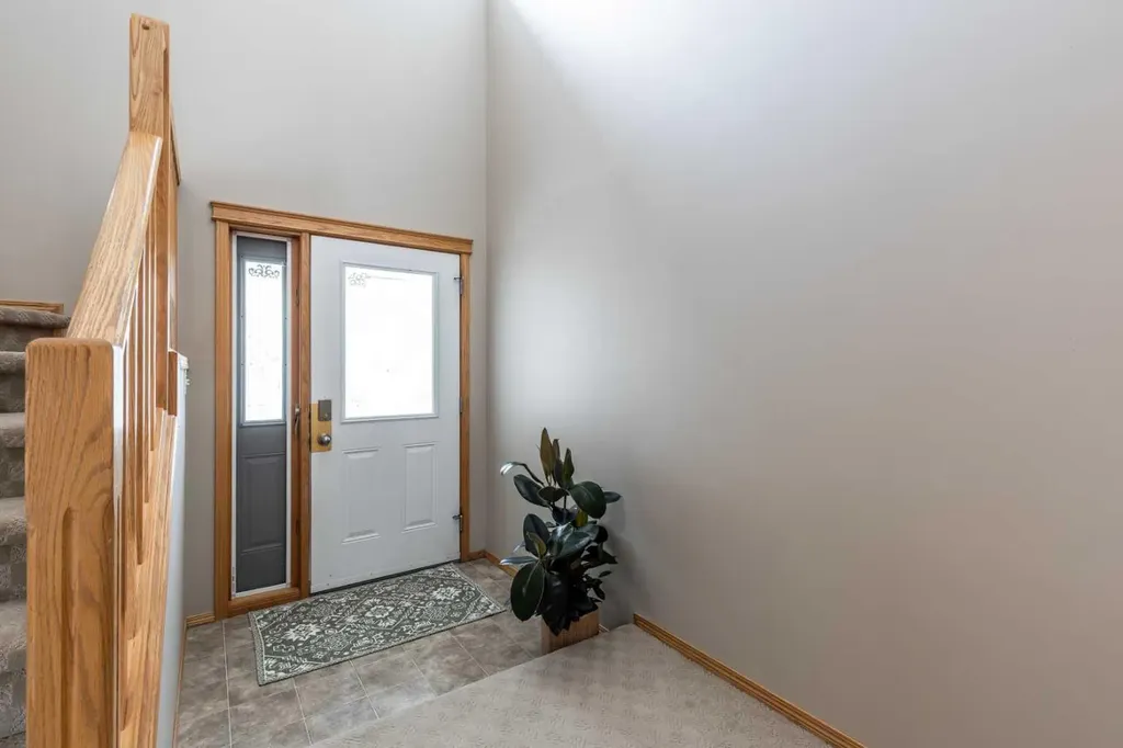 55 Vista Close SE Medicine Hat AB T1B 0A9