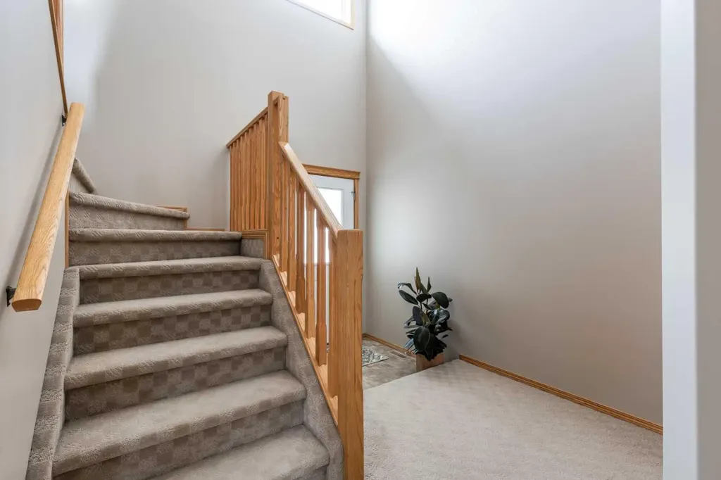 55 Vista Close SE Medicine Hat AB T1B 0A9