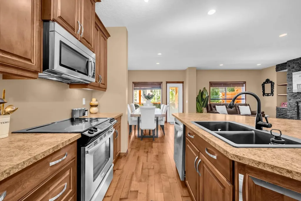 1011 Kings Heights Road SE Airdrie AB T4A0M5