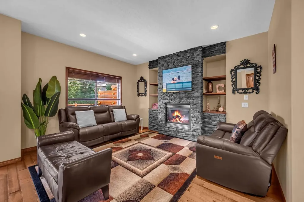 1011 Kings Heights Road SE Airdrie AB T4A0M5