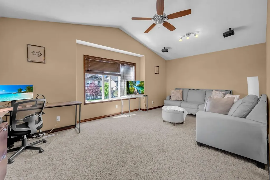 1011 Kings Heights Road SE Airdrie AB T4A0M5
