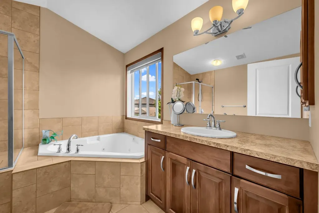1011 Kings Heights Road SE Airdrie AB T4A0M5