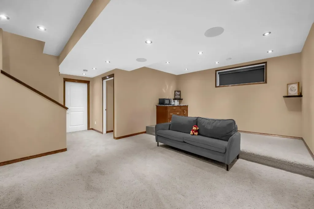 1011 Kings Heights Road SE Airdrie AB T4A0M5