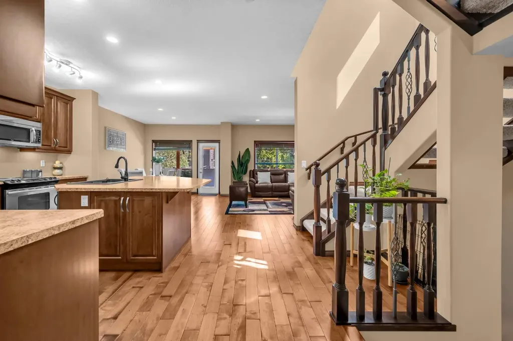 1011 Kings Heights Road SE Airdrie AB T4A0M5