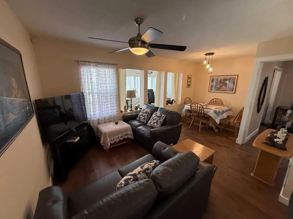 304 5 Avenue E Hanna AB T0J 1P0