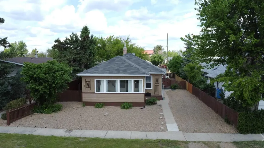 304 5 Avenue E Hanna AB T0J 1P0