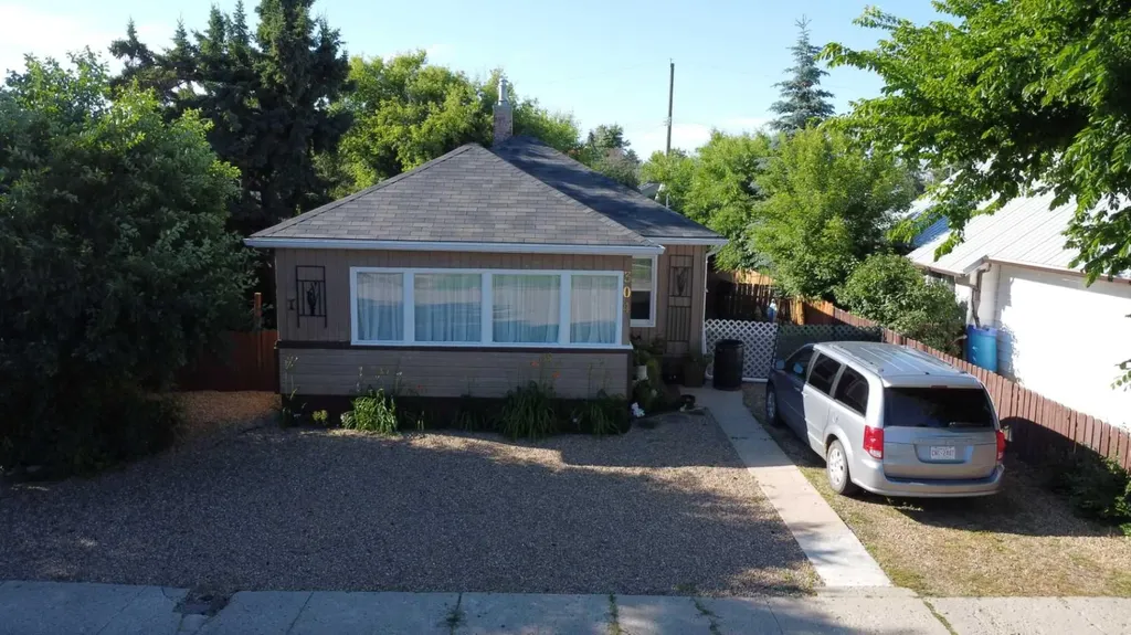 304 5 Avenue E Hanna AB T0J 1P0