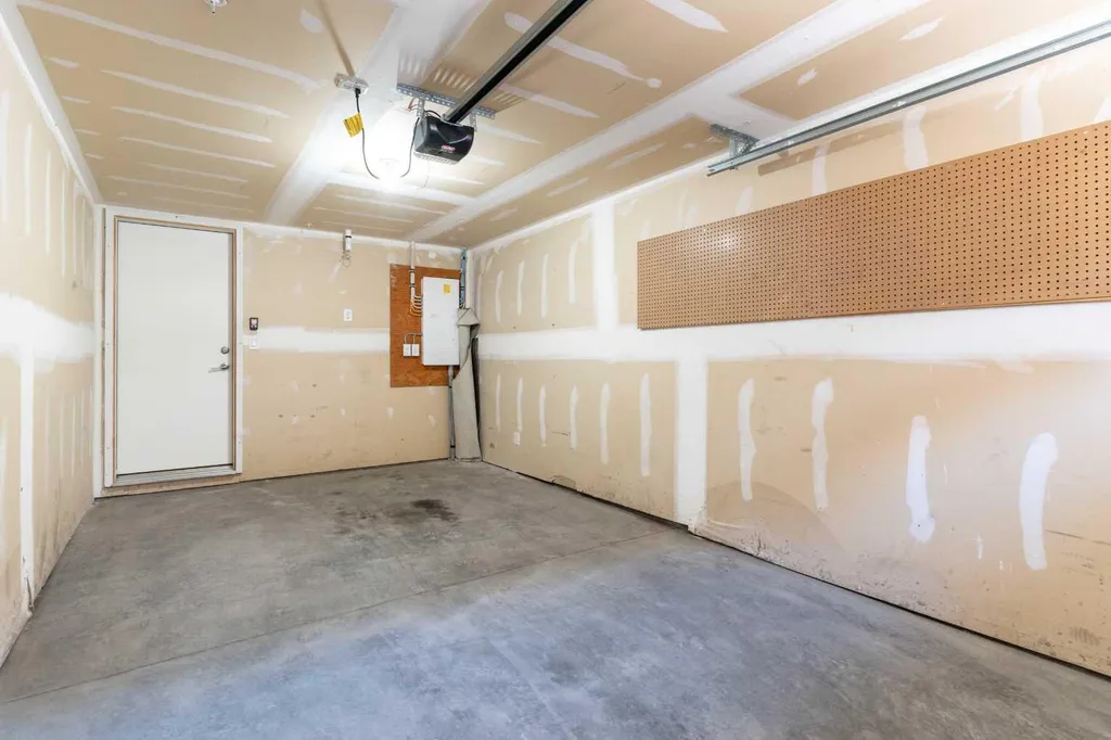 271 Livingston Common NE Calgary AB T3P 1K1