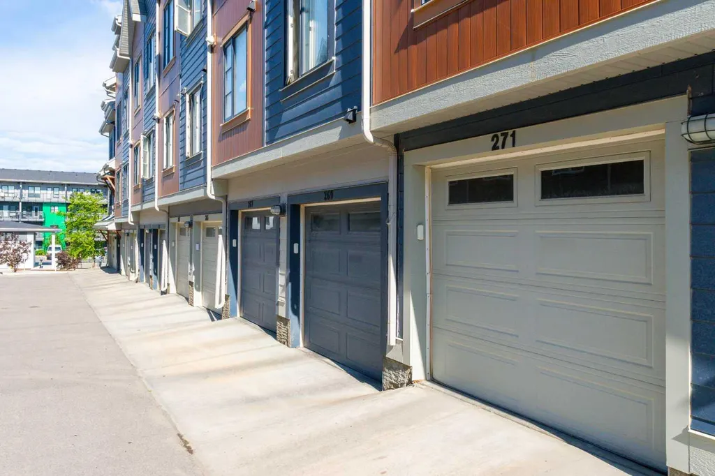 271 Livingston Common NE Calgary AB T3P 1K1