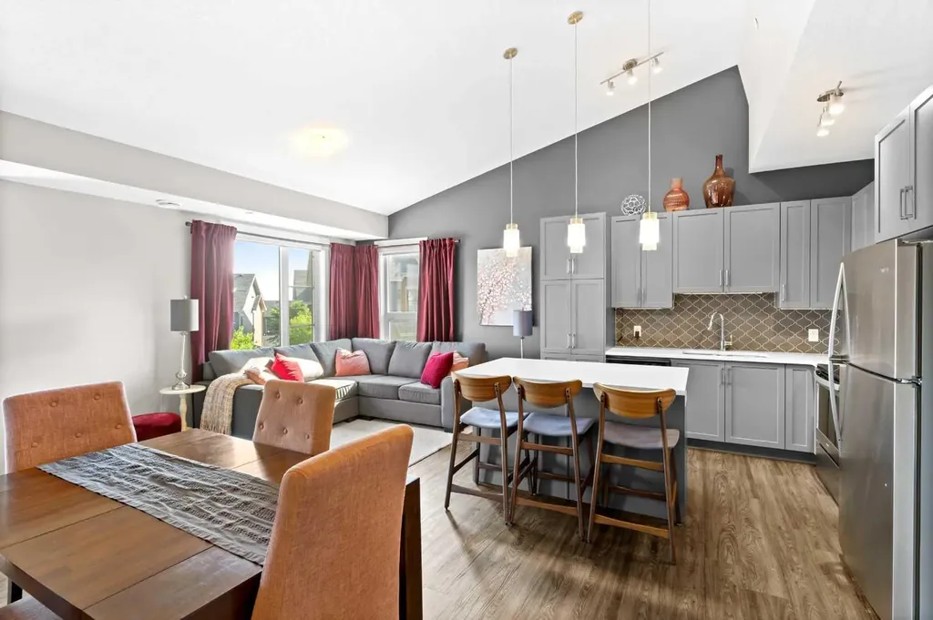 271 Livingston Common NE Calgary AB T3P 1K1