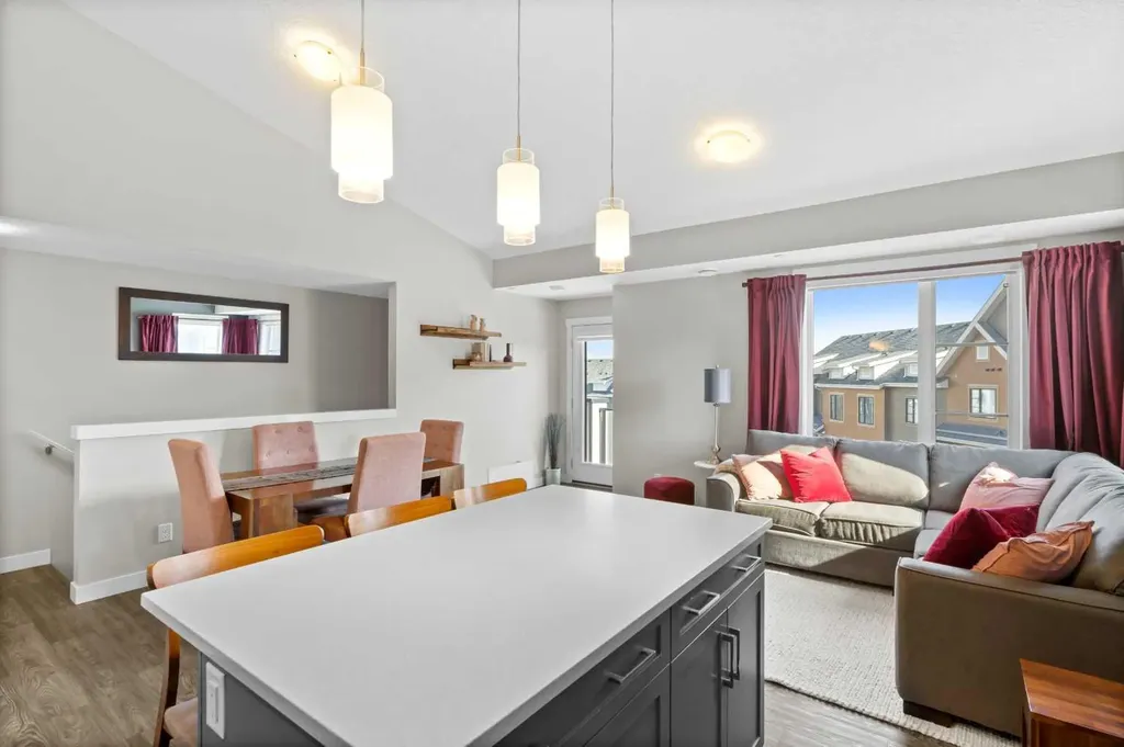 271 Livingston Common NE Calgary AB T3P 1K1