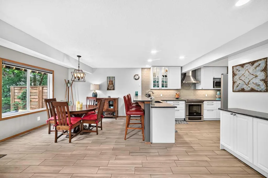 7919 Cougar Ridge Avenue SW Calgary AB T3H 5L4