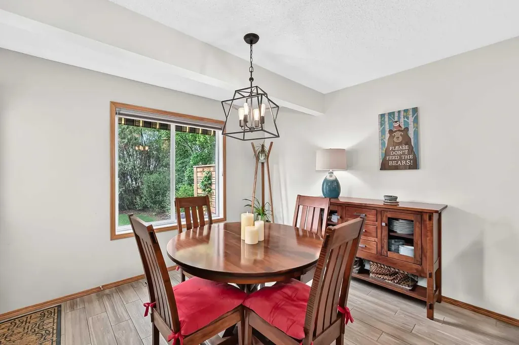 7919 Cougar Ridge Avenue SW Calgary AB T3H 5L4