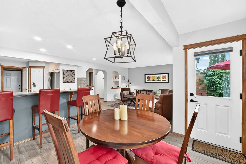 7919 Cougar Ridge Avenue SW Calgary AB T3H 5L4