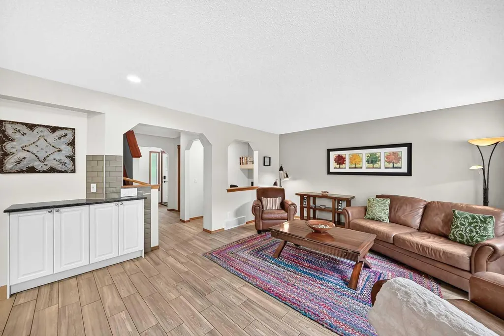7919 Cougar Ridge Avenue SW Calgary AB T3H 5L4