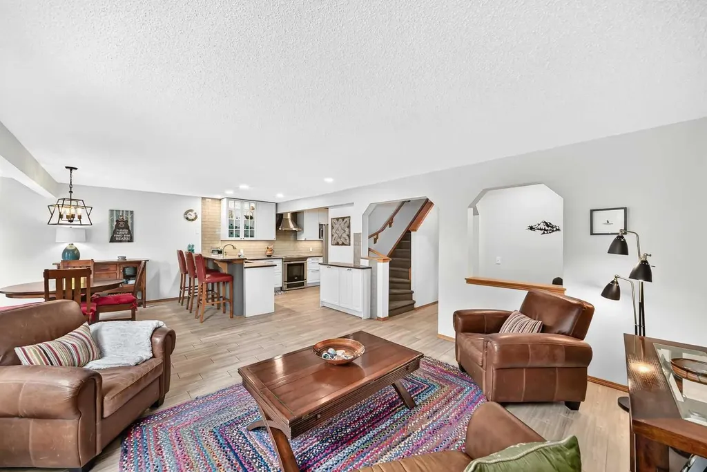 7919 Cougar Ridge Avenue SW Calgary AB T3H 5L4