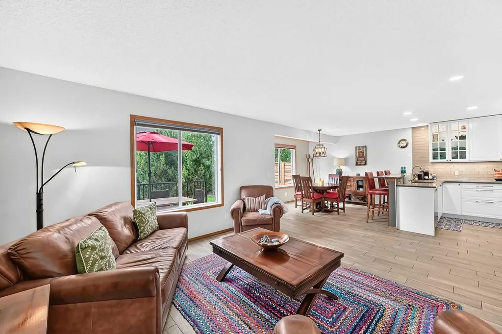 7919 Cougar Ridge Avenue SW Calgary AB T3H 5L4