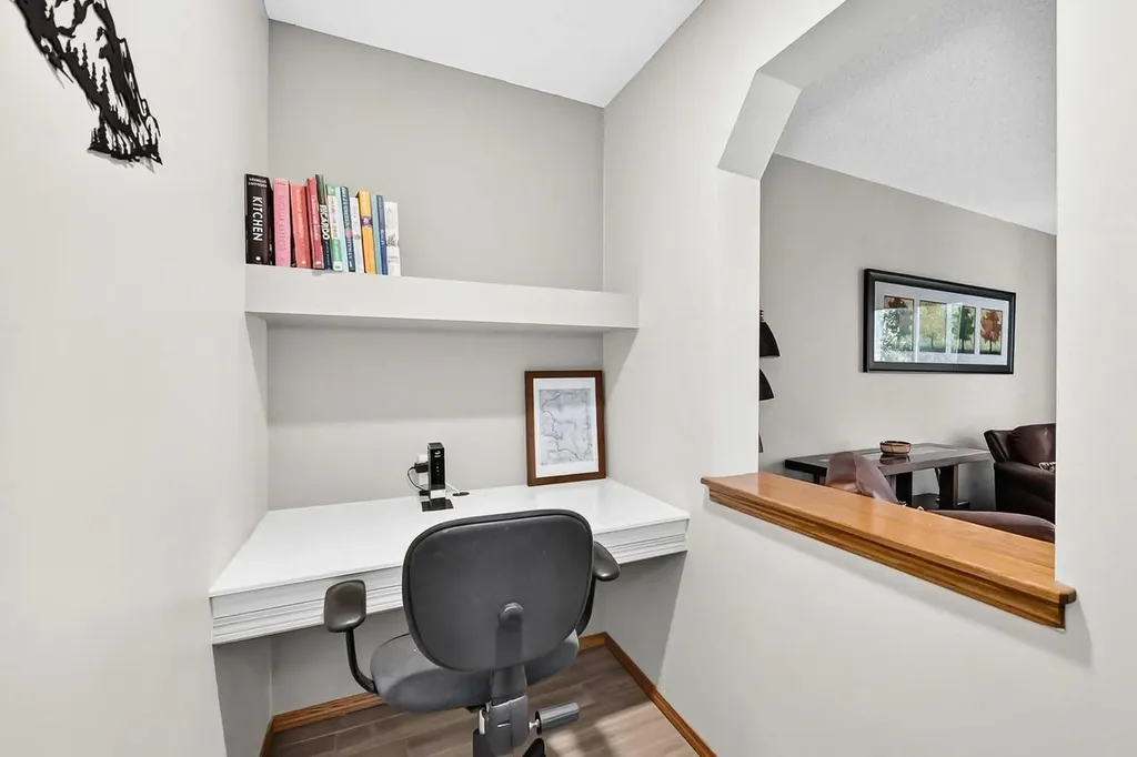 7919 Cougar Ridge Avenue SW Calgary AB T3H 5L4