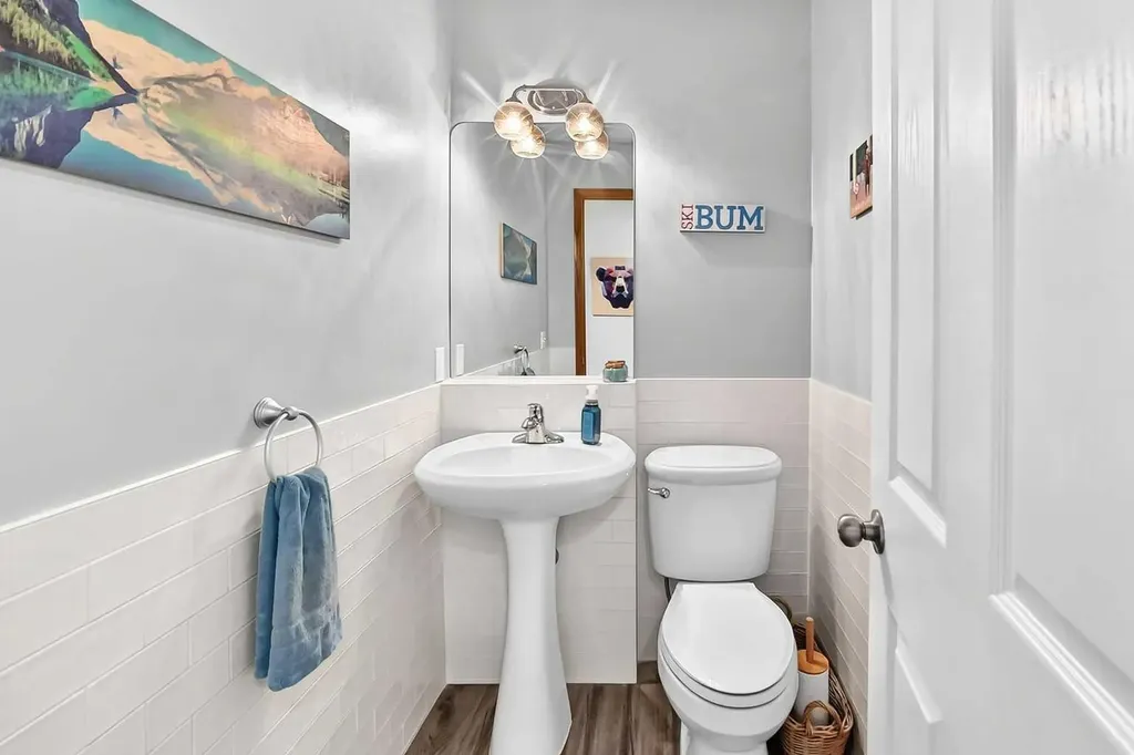 7919 Cougar Ridge Avenue SW Calgary AB T3H 5L4