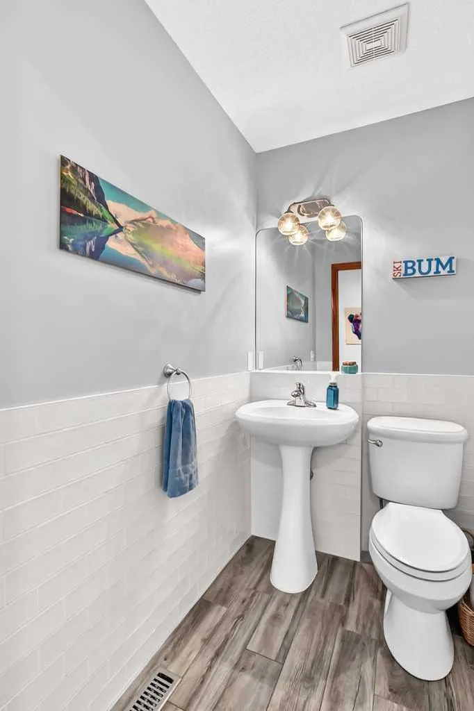 7919 Cougar Ridge Avenue SW Calgary AB T3H 5L4
