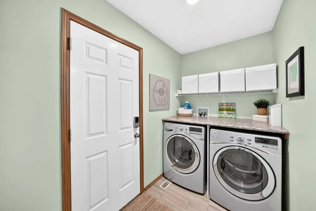 7919 Cougar Ridge Avenue SW Calgary AB T3H 5L4