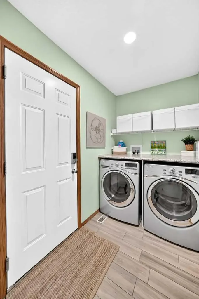 7919 Cougar Ridge Avenue SW Calgary AB T3H 5L4