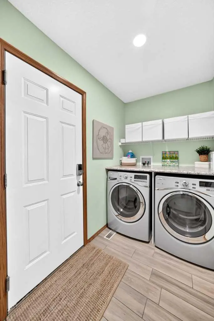 7919 Cougar Ridge Avenue SW Calgary AB T3H 5L4
