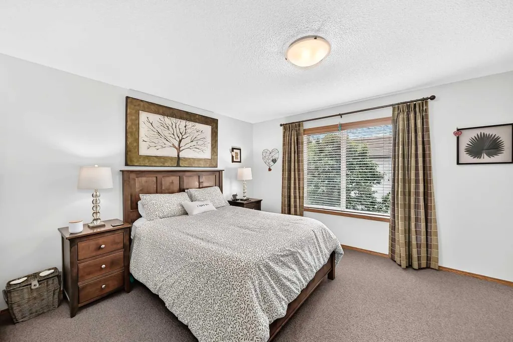 7919 Cougar Ridge Avenue SW Calgary AB T3H 5L4