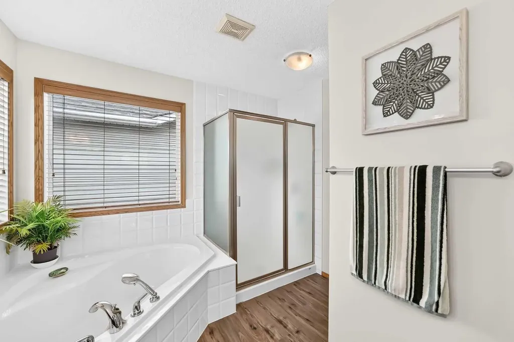 7919 Cougar Ridge Avenue SW Calgary AB T3H 5L4